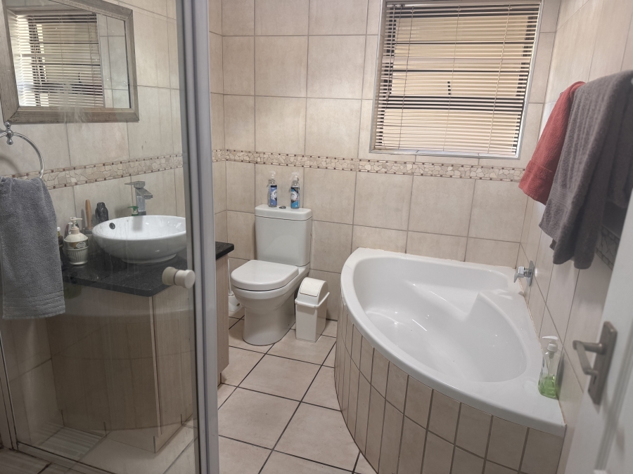 4 Bedroom Property for Sale in Monte Christo Western Cape